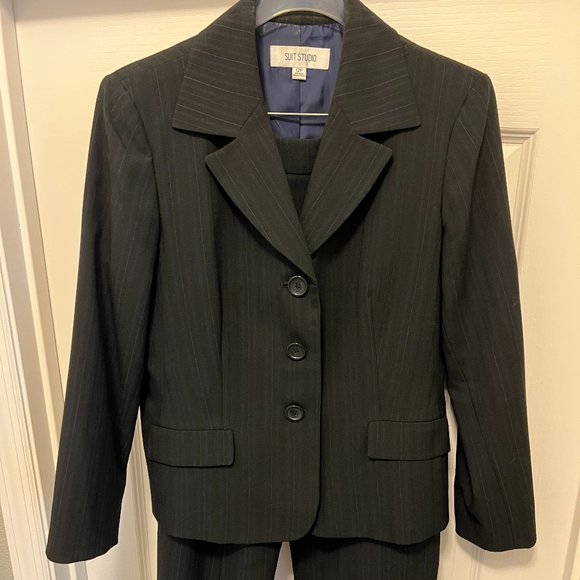 Women's Navy pinstripe pantsuit - Picture 1 of 7